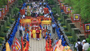 Lễ hội Đền Hùng 2017: Đã tìm ra giải pháp 'chế ngự' đám đông chen lấn, xô đẩy