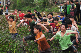 Đổ máu trong lễ hội cướp Phết Hiền Quan: 'Bọn trẻ thời nay ăn thua quá!'