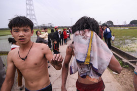 Đổ máu trong lễ hội cướp Phết Hiền Quan: 'Bọn trẻ thời nay ăn thua quá!'