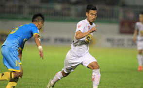 Chuyện lạ V-League: Công Vinh chi tiền tỷ mua xe khủng cho CLB TP.HCM