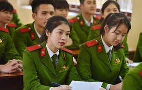 Cuốn 'Những điều cần biết tuyển sinh 2017' in sai, Đại học Quốc gia TP.HCM thông báo khẩn