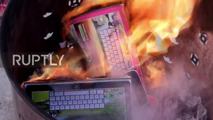 Dân Trung Quốc đua nhau đốt iPhone, iPad, siêu xe dịp Tết thanh minh