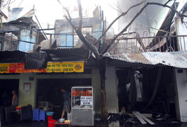 Mẹ ôm con 2 tuổi nhảy lầu, thoát khỏi đám cháy ở Sài Gòn