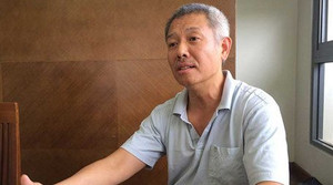 Giáo sư mặc quần đùi giảng bài khiến dân mạng xôn xao: 'Con voi cũng có thể biết bay'