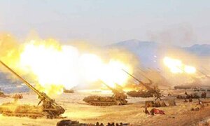 Xem hàng trăm khẩu pháo Triều Tiên đồng loạt nã đạn trong tập trận lớn chưa từng có