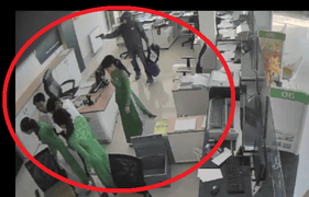 Bịt mặt dùng súng cướp ngân hàng: Nghi phạm mang 1,5 tỷ đồng trả nợ cá độ