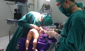Quảng Ninh: Phẫu thuật tạo hình cho bé trai 8 tháng tuổi không có hậu môn