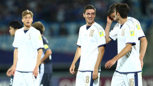 U20 Italia, U20 Nhật Bản rủ nhau chơi trò chuyền bóng câu giờ