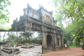 Bí ẩn chưa biết về số phận bi thảm của thái giám từ nghĩa địa nơi ngôi cổ tự ở Huế