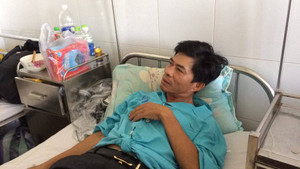 Tổ trưởng dân phố kể phút bị nhóm cướp tiệm vàng tông gãy chân