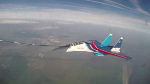 Video: Chiến cơ SU-30SM được 'Hiệp sĩ Nga' tiếp nhiên liệu giữa trời ngoạn mục