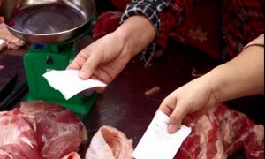 Người Sài Gòn rồng rắn xếp hàng lấy phiếu mua thịt heo