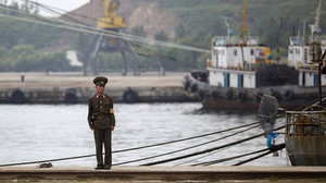 Du thuyền Nga bất ngờ bị tàu Triều Tiên bắt giữ