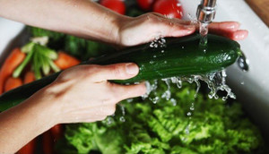 Cách rửa rau củ để loại bỏ thuốc trừ sâu, bà nội trợ nào cũng phải biết