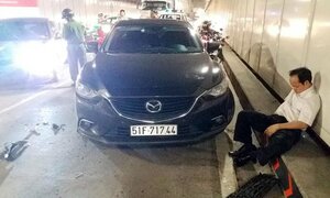 Ô tô chạy ngược chiều, gây tai nạn liên hoàn trong hầm Thủ Thiêm