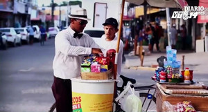 Gặp anh chàng bán rong lịch lãm nhất thế giới