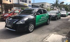 Dịch vụ đi chung xe của Grab, Uber bị 'tuýt còi'