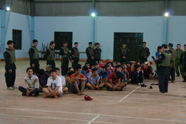 Đột kích sòng bạc 'khủng' tại nghĩa trang, bắt giữ gần 100 đối tượng đang sát phạt