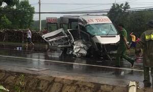 2 xe khách húc nhau trên đường Hồ Chí Minh, 14 người thương vong