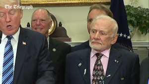 Phi hành gia kỳ cựu bối rối khi nghe ông Trump phát biểu về vũ trụ