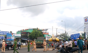 Hai mẹ con thương vong sau cú va chạm kinh hoàng với xe tải