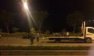 Chạy xe máy ngược chiều vào làn ô tô, đôi nam nữ chết thảm