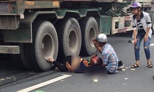 Va chạm với xe đầu kéo ở Hải Phòng, một thai phụ chết thảm