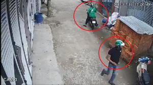 Thanh niên mặc áo GrabBike chở bạn đi trộm xe, chủ nhà lao ra truy đuổi không thành