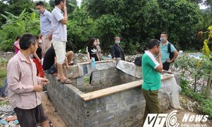 Đổ hàng chục tấn rác xuống suối ở Hà Giang: Xã xây 'lò' đốt rác thủ công rộng... 2m2