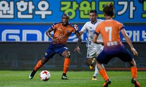 Xuân Trường về nước, Gangwon tụt sâu ở K-League