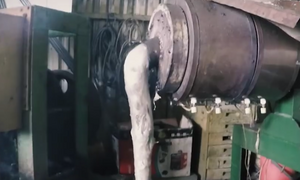 Video: Ám ảnh cảnh tái chế rác thải bẩn kinh hoàng thành hộp nhựa, xốp đựng thức ăn