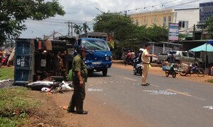 Xe tải tông liên hoàn trên quốc lộ, 3 mẹ con thương vong