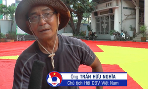 Video: CĐV Việt Nam chuẩn bị đại kỳ tiếp lửa U22 Việt Nam ở SEA Games 29
