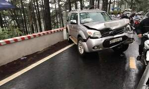 4 ô tô tông liên hoàn trên đèo Prenn, 4 người nhập viện