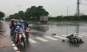 Tông vào đuôi xe tải, 2 nữ công nhân thương vong trên đường đi làm