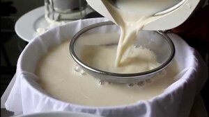 Công thức sữa đậu nành: Đường hóa học + bột hóa chất + nước lã
