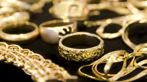 Giá vàng hôm nay 10/8: Tăng rất mạnh sau khi Triều Tiên dọa tấn công Mỹ