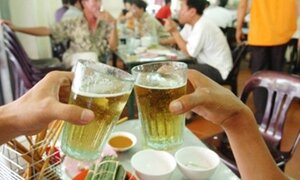 Một người Việt uống 42 lít bia mỗi năm, doanh nghiệp đua giành 'mỏ vàng'