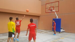 Video: Tuyển thủ U22 Việt Nam thi tài ném bóng rổ