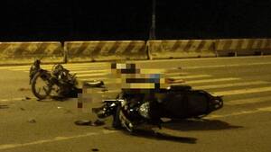 Hai xe máy đối đầu, 5 người nguy kịch