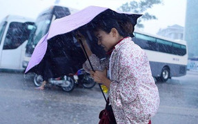 Dự báo thời tiết hôm nay 15/8: Miền Bắc mưa to, miền Trung nắng nóng