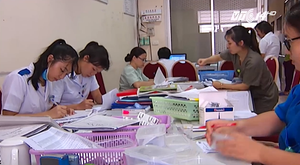 Sốt xuất huyết bùng phát: Bác sỹ làm việc không có ngày nghỉ