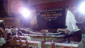 Sân khấu đổ sập, 3 cán bộ phường bị thương