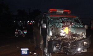 Xe cứu thương đâm xe máy, 2 người thương vong trong đêm