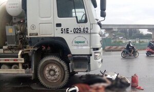 Nghi vấn người phụ nữ bị xe bồn cán qua 2 lần