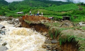 Bão số 7 gây mưa to suốt 4 ngày, lũ quét rình rập khắp các tỉnh miền núi phía Bắc