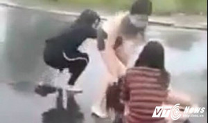 Nữ sinh Đà Nẵng bị đánh hội đồng bạn dã man giữa phố: Do mâu thuẫn tình cảm