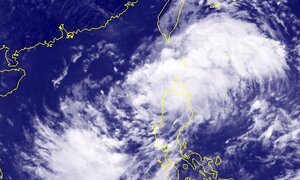 Áp thấp nhiệt đới đã vào Biển Đông, khả năng mạnh lên thành bão