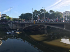 Thi thể người đàn ông dưới miệng cống nước thải