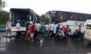 Nhiều người bị thương nặng trong vụ tai nạn liên hoàn ở Quảng Trị